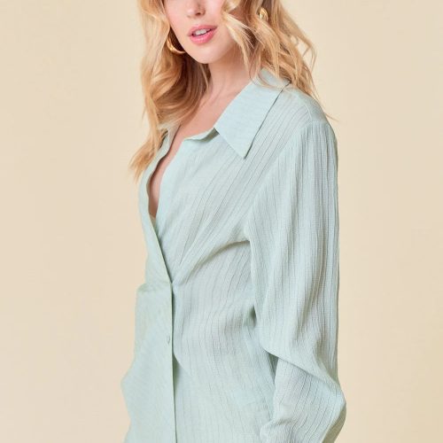 trendy bohemian woman green shirt textured point collar wrap top 640