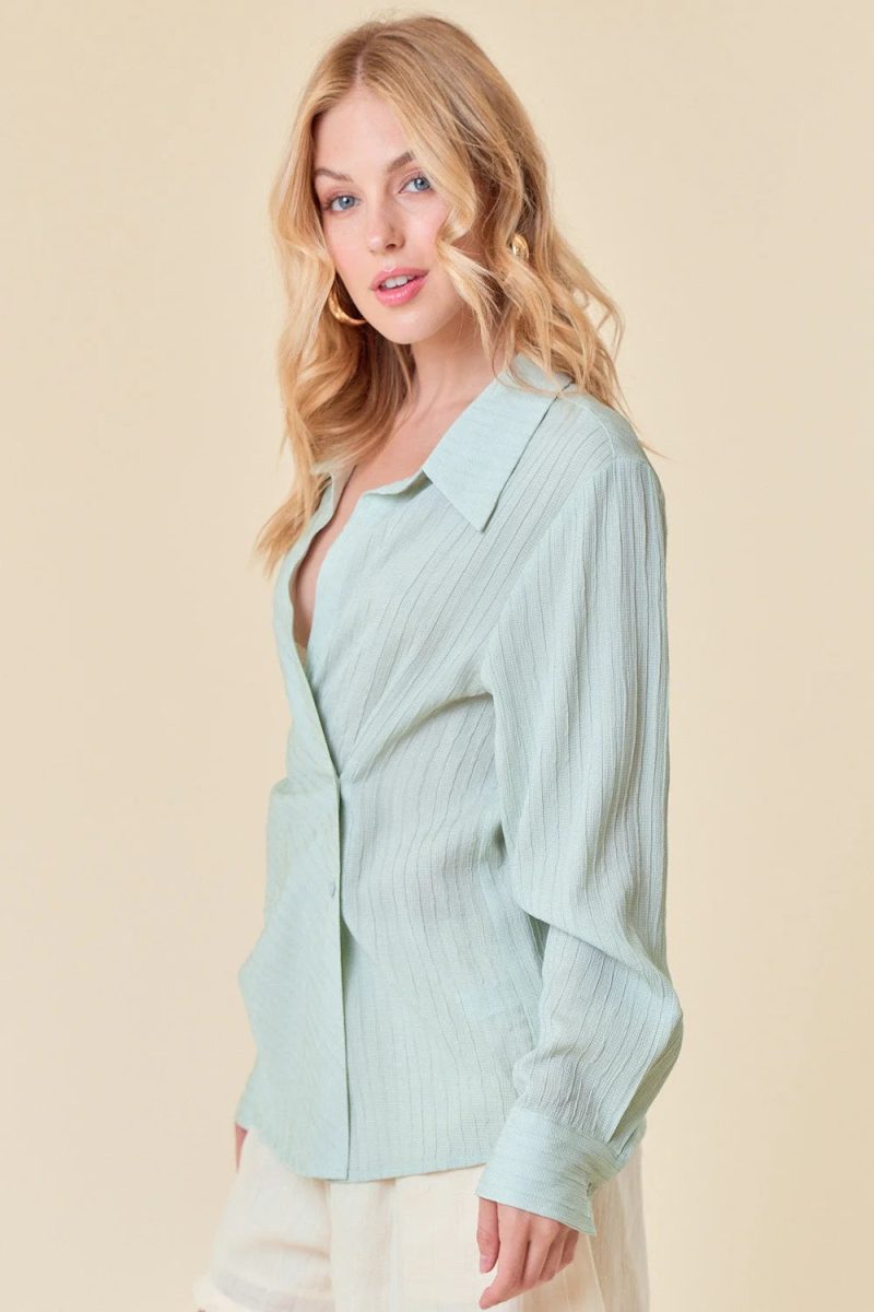 trendy bohemian woman green shirt textured point collar wrap top 640