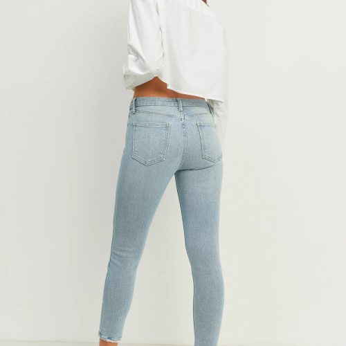 trendy bohemian woman white shirt the hr essential skinny denim 423